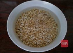 小米麦仁糙米红薯粥的做法图解1