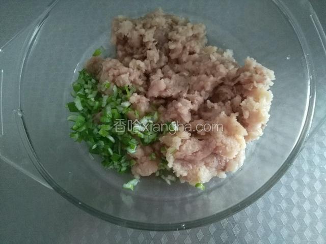 然后放葱末。