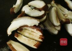 香菇青菜汤年糕的做法图解3