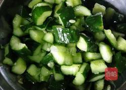 刀拍凉拌黄瓜的做法图解3