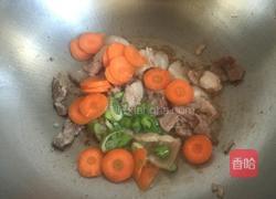 白菜炒木耳的做法图解3