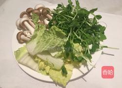 浓香鸡汤蔬菜面的做法图解1