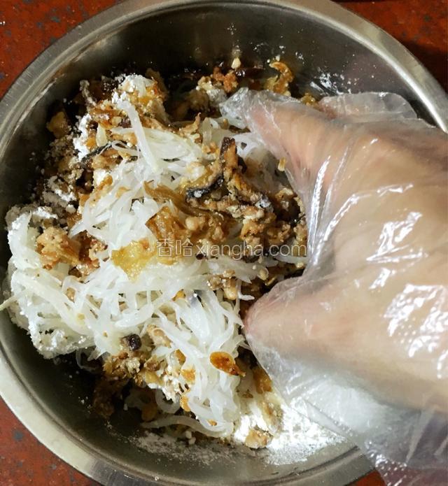 用手抓匀