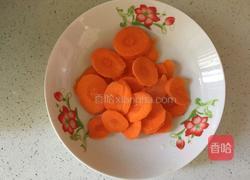 红萝卜炒西兰花的做法图解2