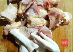 板栗焖鸡肉的做法图解1