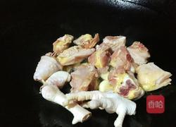 板栗焖鸡肉的做法图解7
