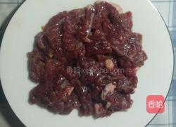 豌豆胡萝卜炒牦牛肉的做法图解1