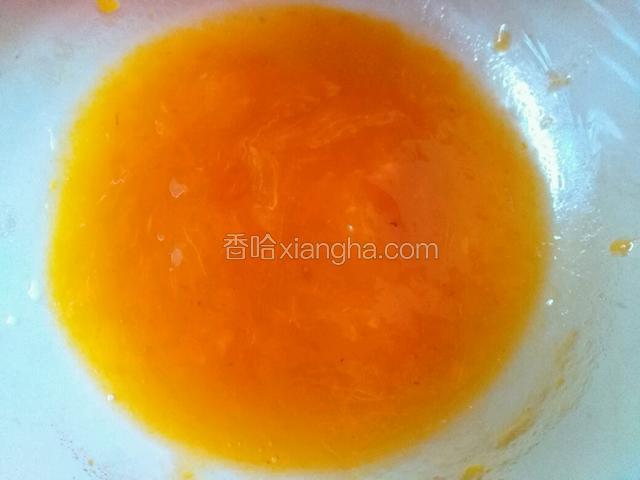 柿子去皮留果肉，捣成泥