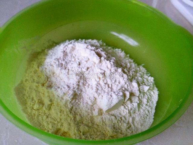 准备普通面粉，300克