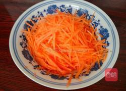 油拌胡萝卜丝的做法图解1
