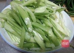 腊肉西芹的做法图解5