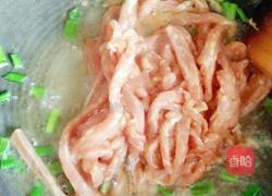 核桃花炒肉丝的做法图解7