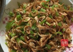 青椒虾米的做法图解3