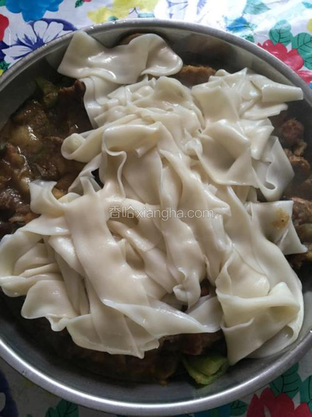 把皮带面放在上面拌匀即可