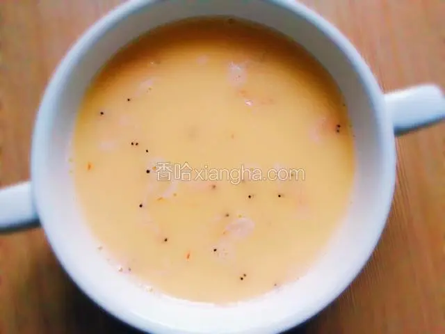 加入少许虾皮（或盐）