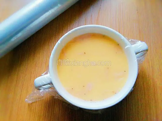 盖上一层保鲜膜