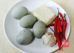 凉拌皮蛋豆腐的做法图解1
