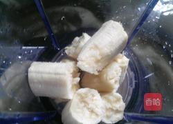 香蕉奶昔的做法图解1