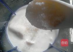 香蕉奶昔的做法图解3