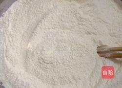 胡萝卜猪肉包子的做法图解2