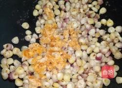 咸蛋黄炒玉米的做法图解6