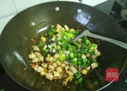 蒜苗爆小肠的做法图解8