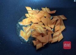 胡萝卜黄瓜炒肉片的做法图解5