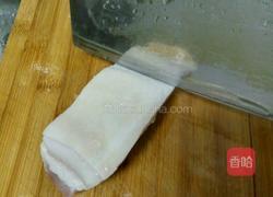 白灼五花肉的做法图解1