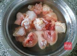 鸡腿炖香菇的做法图解1