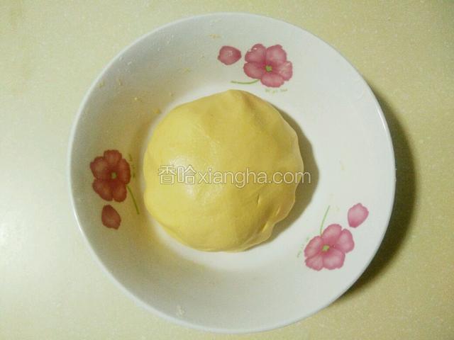 揉搓成面团