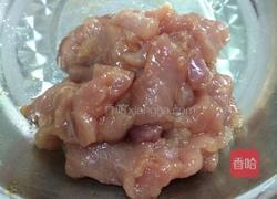 瘦肉炒鸡腿菇的做法图解3