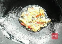 猪大肠炒酸菜的做法图解4