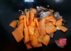 胡萝卜炒腊肉的做法图解11