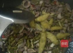 酸豆角炒鸡杂的做法图解8