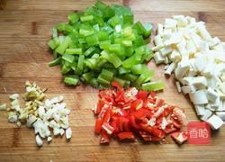 什锦炒肉丁的做法图解3