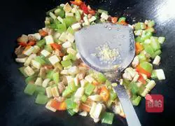 Illustration of how to make assorted fried diced pork 11