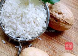 宝宝餐～核桃粥的做法图解1