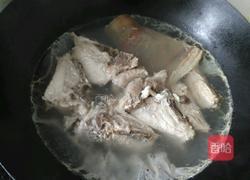 猪皮炖排骨的做法图解3