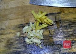 腊肠炒荷兰豆的做法图解3