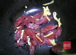 腊肠炒荷兰豆的做法图解5