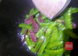 腊肠炒荷兰豆的做法图解7