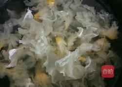 银耳羹的做法图解1
