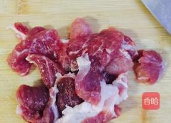 东北酸菜猪肉炖粉条的做法图解1