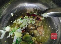 东北酸菜猪肉炖粉条的做法图解4