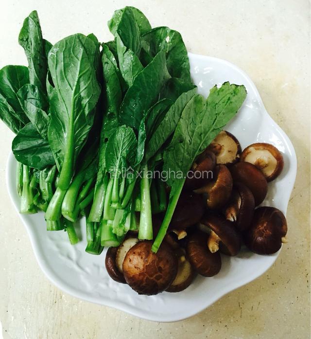 材料准备：甜菜心，香菇