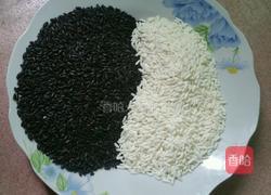 花生黑米粥的做法图解1