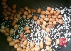 花生黑米粥的做法图解4