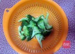 西兰花炒肉的做法图解4