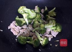 西兰花炒肉的做法图解7