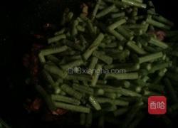家庭版豆角炒肉的做法图解6